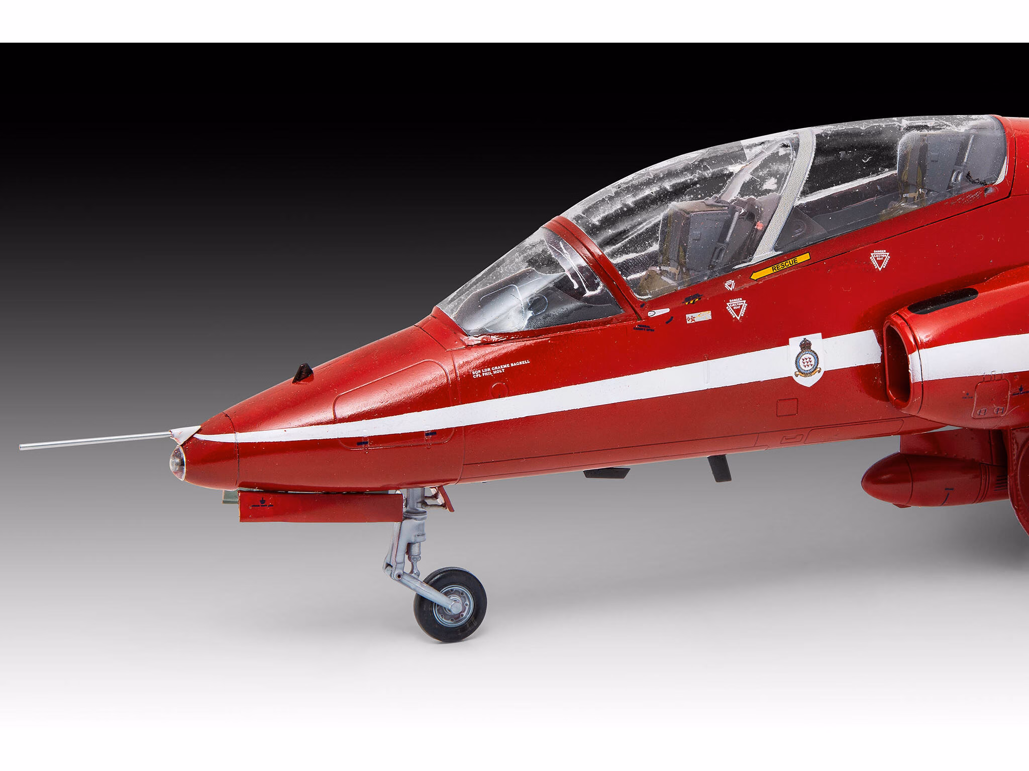 BAe-Hawk-T.1A-RAF-Red-Arrows-Revell-model-kit-_-04284_03